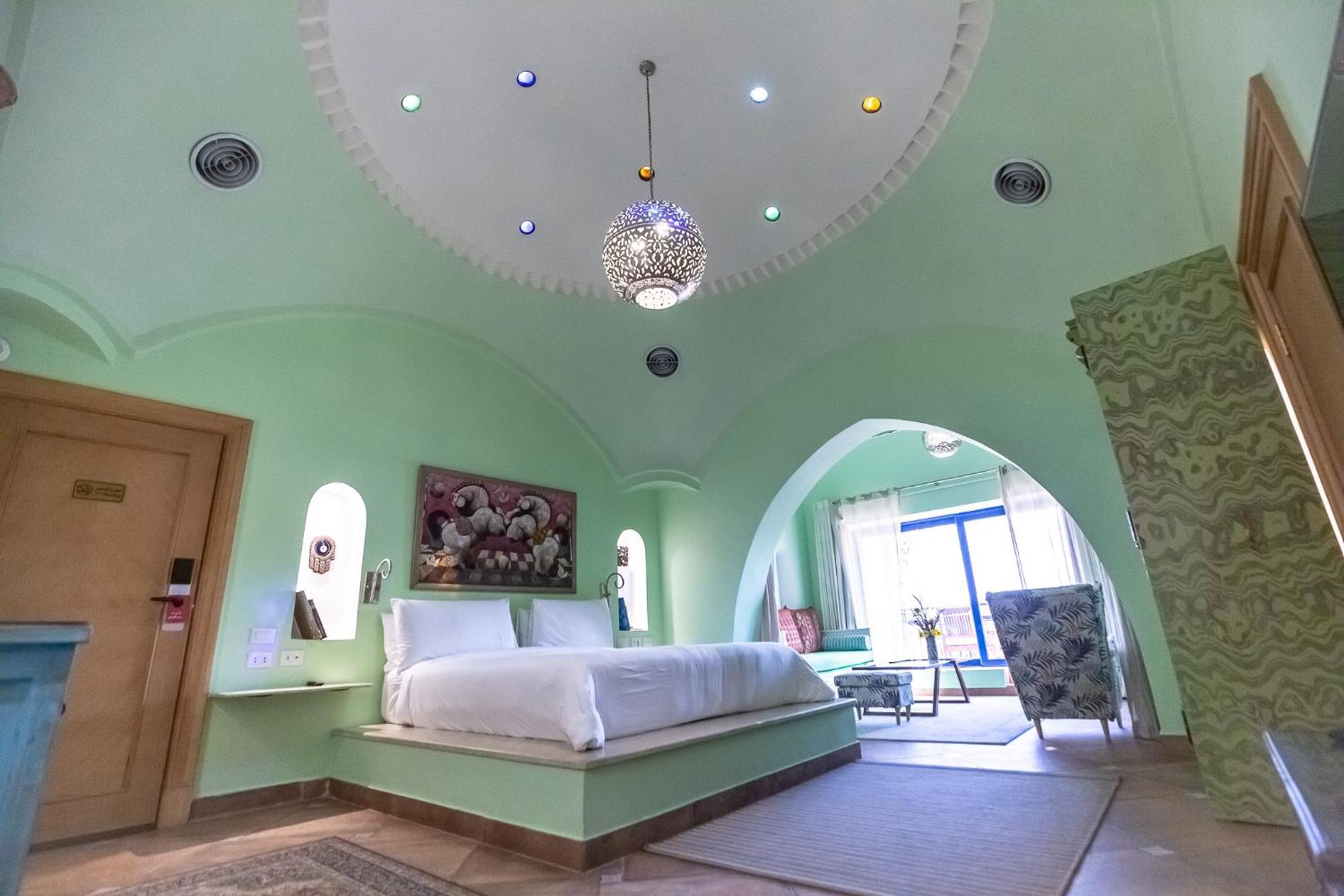 Lazib & Курортний комплекс 5*
